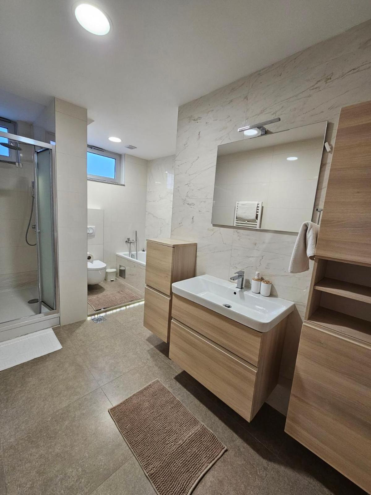 Apartman Centar Bulevar Ex Sa Garazom Banja Luka Exteriör bild