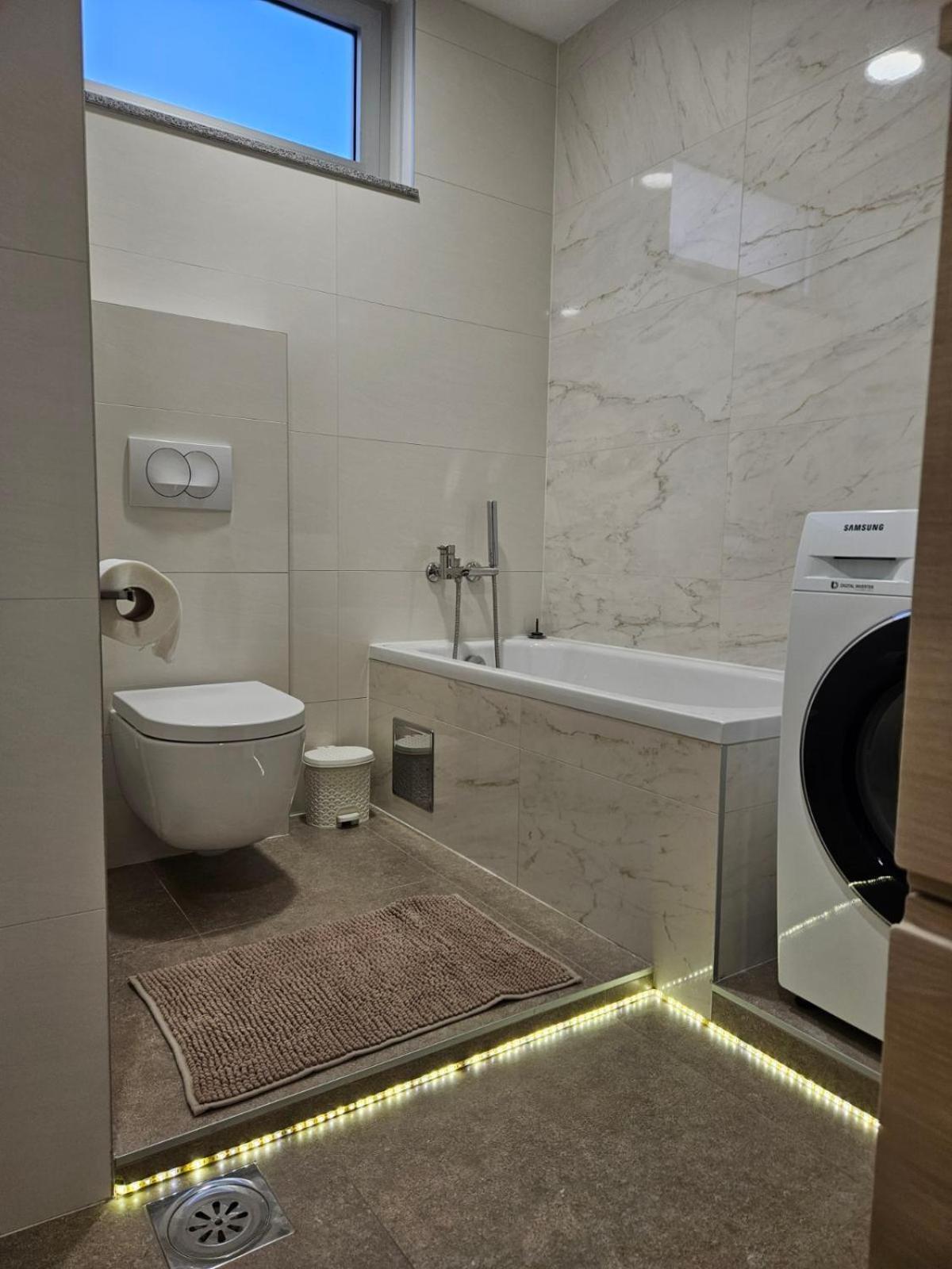 Apartman Centar Bulevar Ex Sa Garazom Banja Luka Exteriör bild