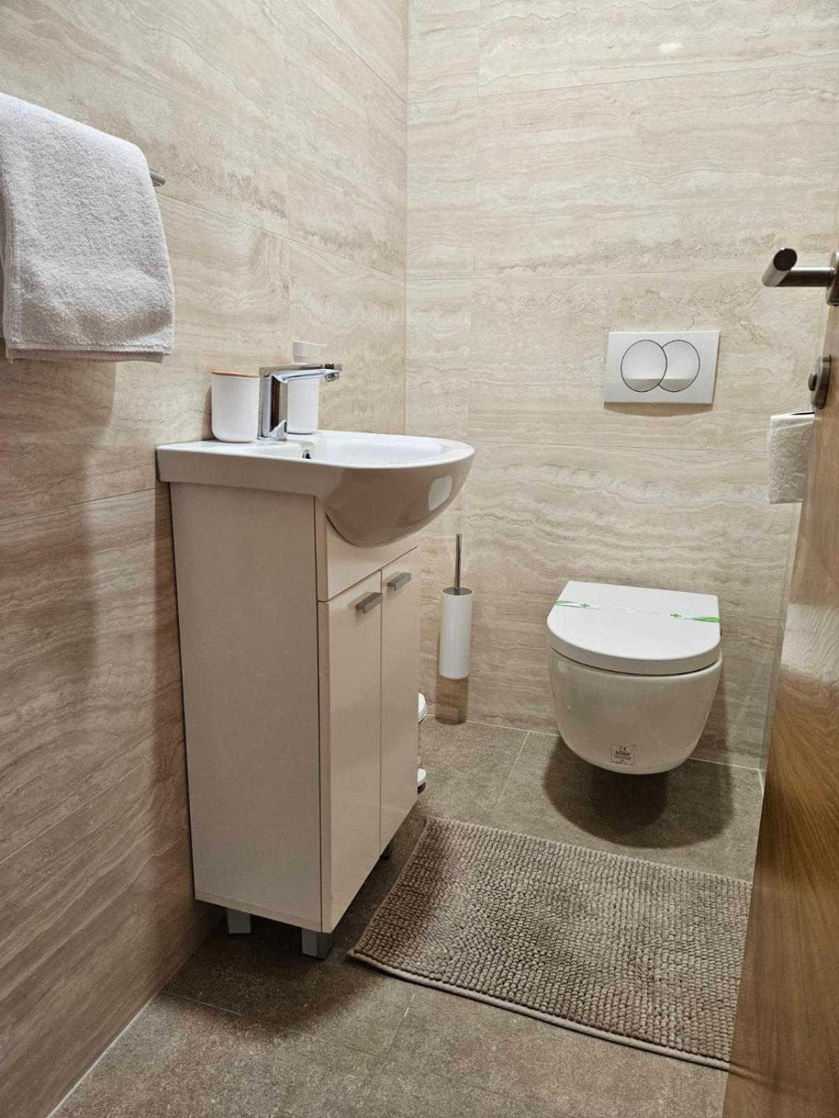 Apartman Centar Bulevar Ex Sa Garazom Banja Luka Exteriör bild